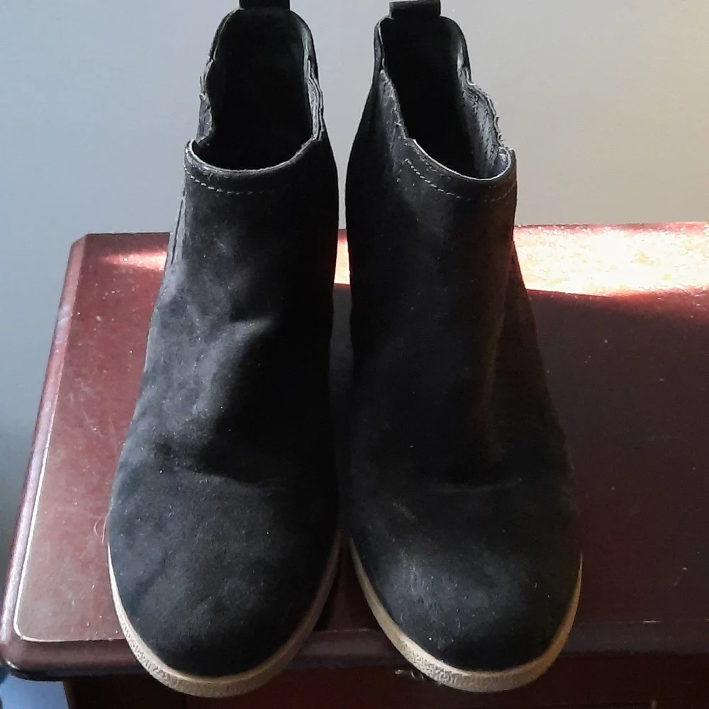 DV8 Dolce Vita Bria Black Suede Wedge Bootie Size 8.5